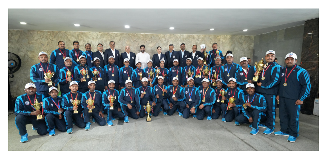 వర్షాలకు దెబ్బతిన్న రోడ్ల మరమ్మత్తులు వెంటనే చేపట్టాలి